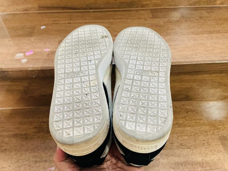 รองเท้า PUMA SUEDE แท้ 💯 เบอร์ 39 US 7 cm 25 คนเท้า 24.5-25.5 cm ใส่ได้ครับ สภาพดีมาก พื้นเต็ม ทรงสวย หายากน่าสะลมครับ รูปที่ 7