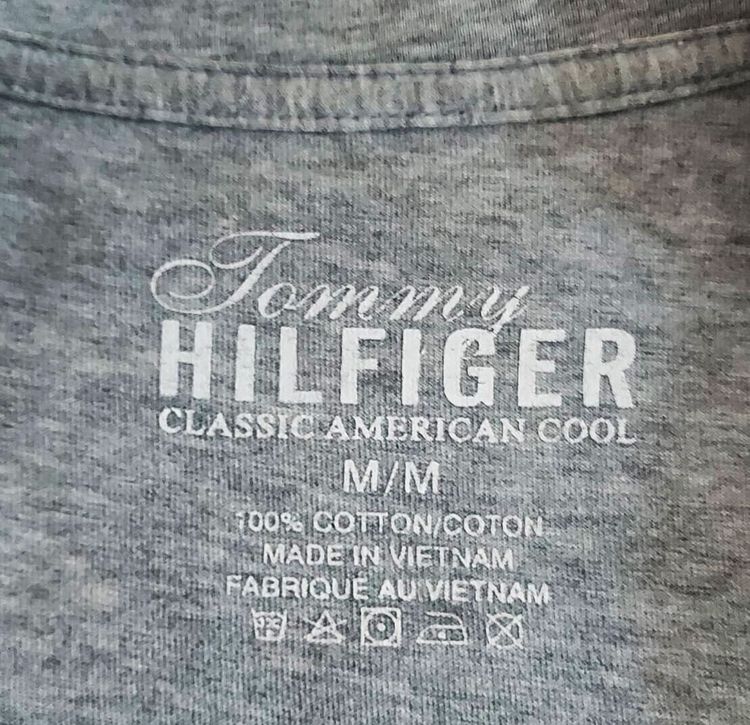 Tommy Hilfiger Men’s Organic Cotton Logo T-Shirt รูปที่ 2