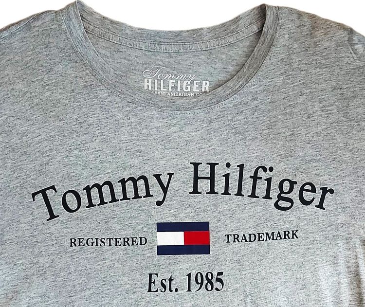 Tommy Hilfiger Men’s Organic Cotton Logo T-Shirt รูปที่ 3