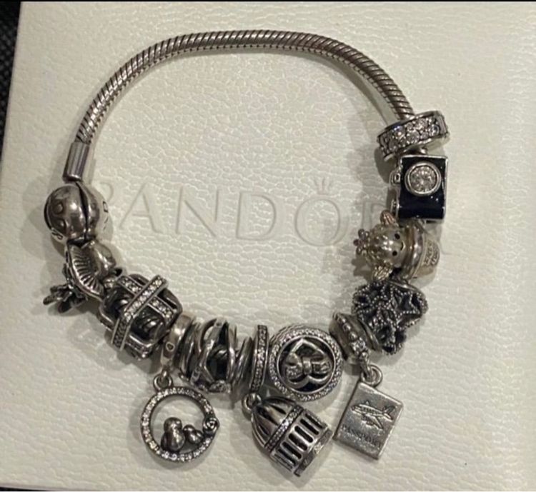 สร้อยข้อมือแพนโดรา