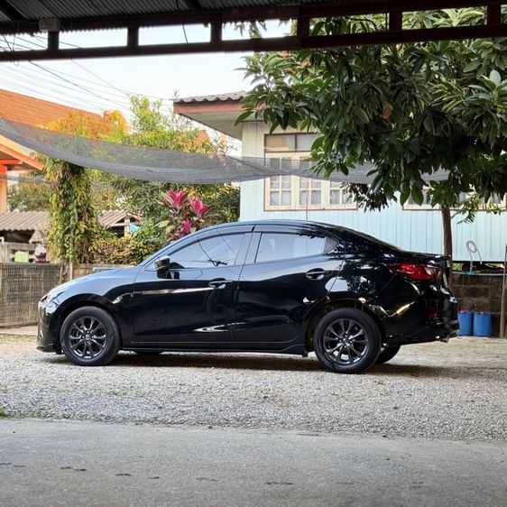Mazda Mazda 2 2018 1.3 High Connect Sedan เบนซิน ไม่ติดแก๊ส เกียร์อัตโนมัติ ดำ รูปที่ 2
