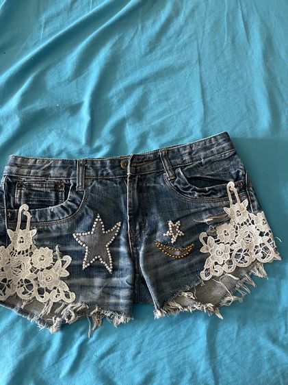 กางเกงยีนขาสั้น