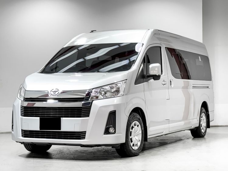 รถ Toyota Commuter 2.8 สี บรอนซ์เงิน