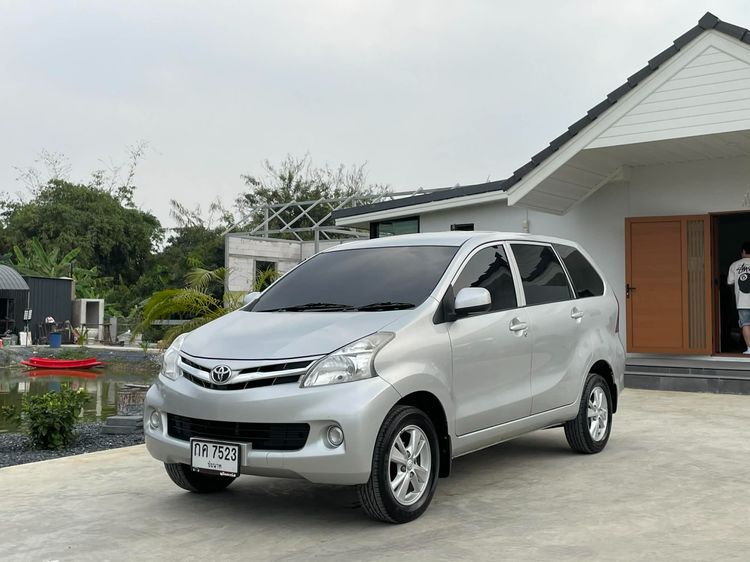 รถ Toyota Avanza 1.5 E สี บรอนซ์เงิน