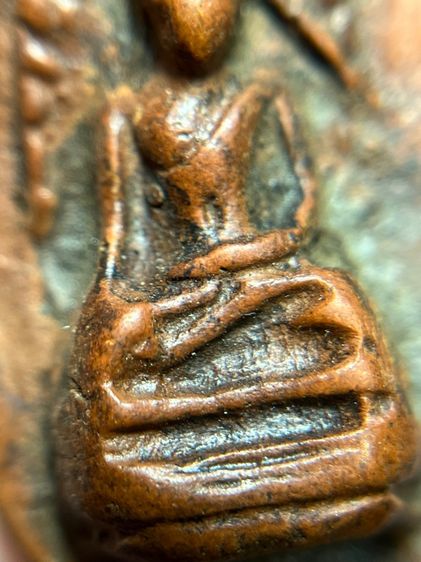 พระรอด ไม่ตัดขอบ เนื้อดิน หลังลายนิ้วมือ รูปที่ 7