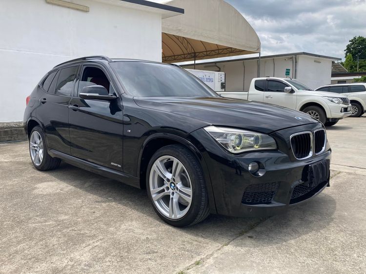 BMW X1 2015 2.0 sDrive18i M Sport Utility-car เบนซิน เกียร์อัตโนมัติ ดำ รูปที่ 2