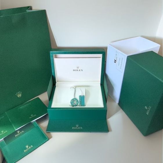 กล่องนาฬิกาปี2025 กล่องนอกมีตำหนิตามภาพ รูปที่ 2