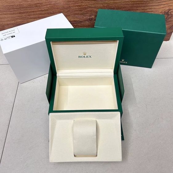 กล่องนาฬิกาปี2025 กล่องนอกมีตำหนิตามภาพ รูปที่ 3