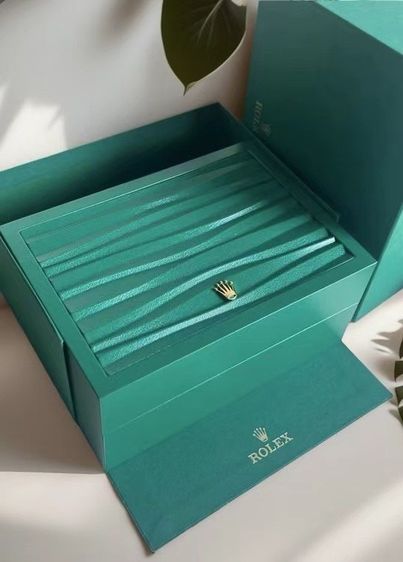 อื่นๆ กล่องนาฬิกาปี2025 กล่องนอกมีตำหนิตามภาพ