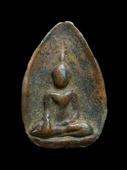 พระนางกําแพงกลีบบัว เนื้อดิน