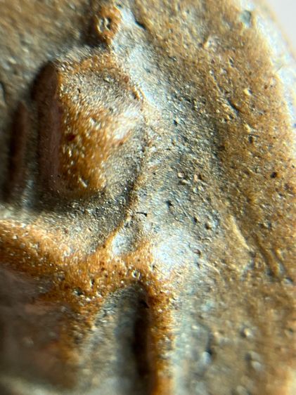 พระนางพญาพิมพ์เข่าตรง วัดนางพญา พิษณุโลก เนื้อดิน รูปที่ 7