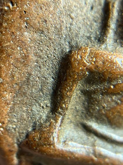 พระนางพญาพิมพ์เข่าตรง วัดนางพญา พิษณุโลก เนื้อดิน รูปที่ 6