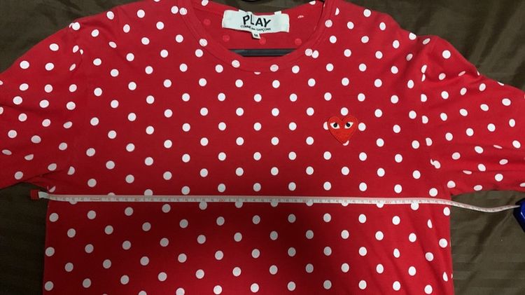 เสื้อยืดแขนยาวลายจุดหัวใจ Comme des Garçons Play สีแดง  รูปที่ 6