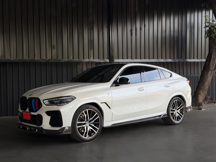 รถ BMW X6 3.0 xDrive40i M Sport สี ขาว