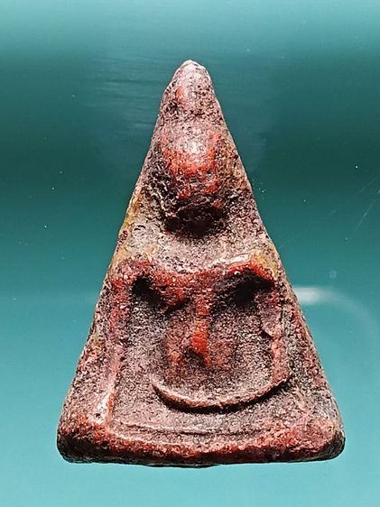 พระนางพญา กรุเก่าวัดนางพญา จ.พิษณุโลก สภาพสวยเก่า พระเเกะออกมาจากเลี่ยมพลาสติกเก่า สภาพเขอะเก่า ไม่ผ่านการเช็ดล้าง 