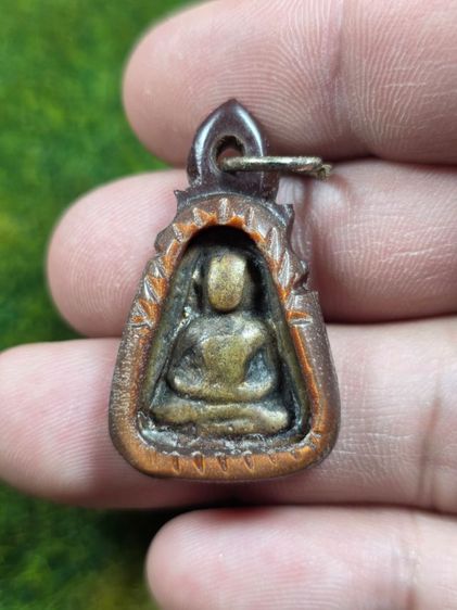 พระเหรียญจอบหลวงพ่อเงินวัดบางคลานเก่าๆ