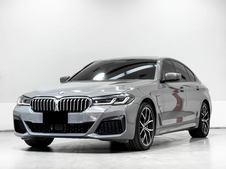 รถ BMW Series 5 530e สี เทา