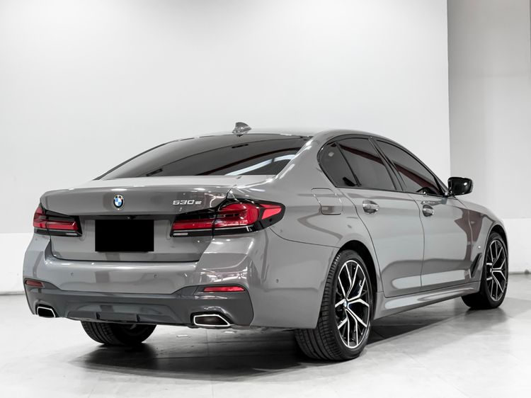 BMW Series 5 2022 530e Sedan ปลั๊กอินไฮบริด (PHEV) เกียร์อัตโนมัติ เทา รูปที่ 3