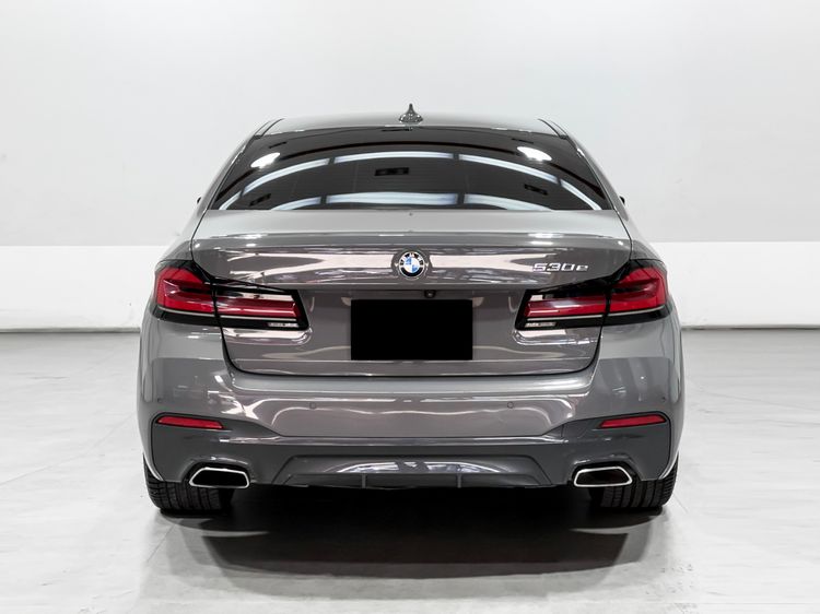 BMW Series 5 2022 530e Sedan ปลั๊กอินไฮบริด (PHEV) เกียร์อัตโนมัติ เทา รูปที่ 4