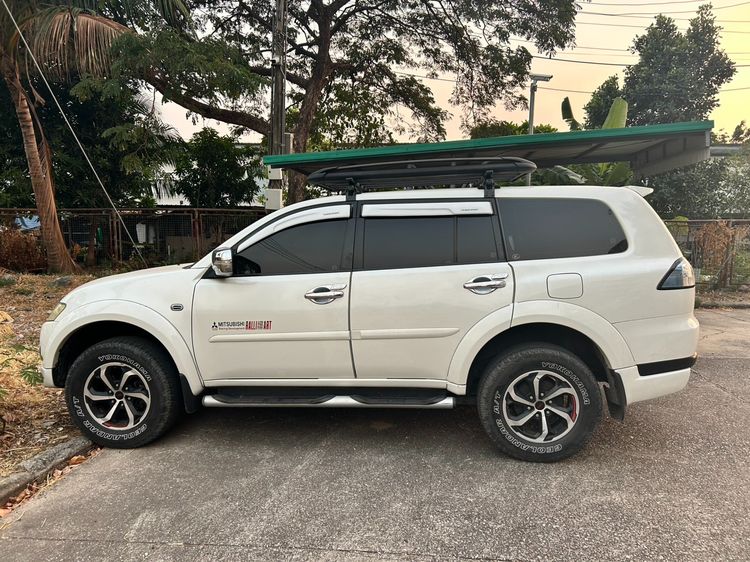 รถ Mitsubishi Pajero Sport 2.4 GLS สี ขาว