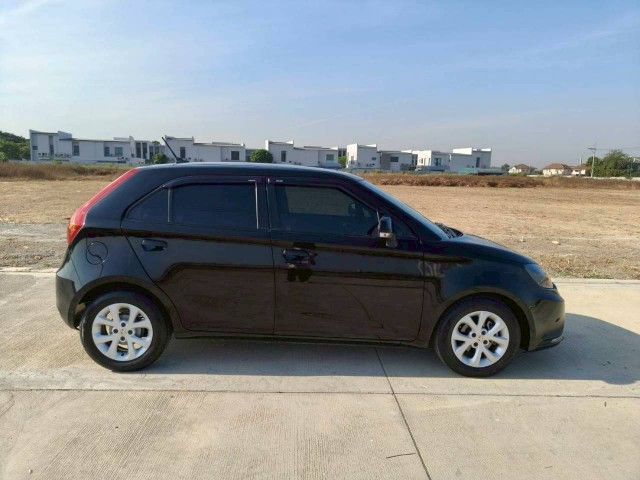 MG MG3 2017 1.5 X Sedan เบนซิน เกียร์อัตโนมัติ ดำ รูปที่ 4