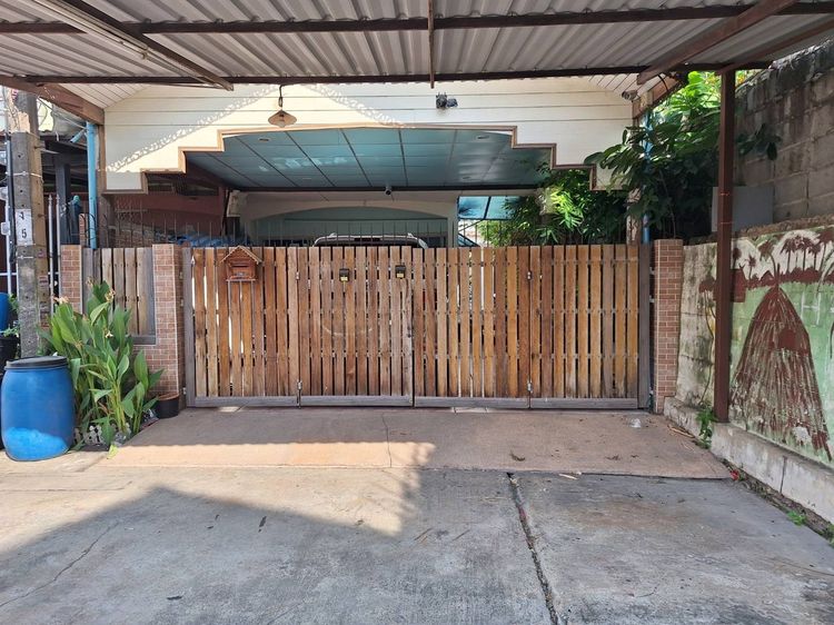 มีบางส่วน ทาวน์เฮ้าส์ 2 ชั้น 26 ตร.ว. หลังริม หมู่บ้านรินทร์ทอง รามคำแหง190 ตรงข้ามโลตัสสุขาภิบาล3 รูปที่ 3