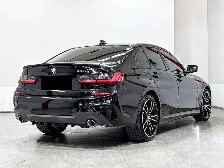 BMW Series 3 2021 330e Sedan ปลั๊กอินไฮบริด (PHEV) เกียร์อัตโนมัติ ดำ รูปที่ 3
