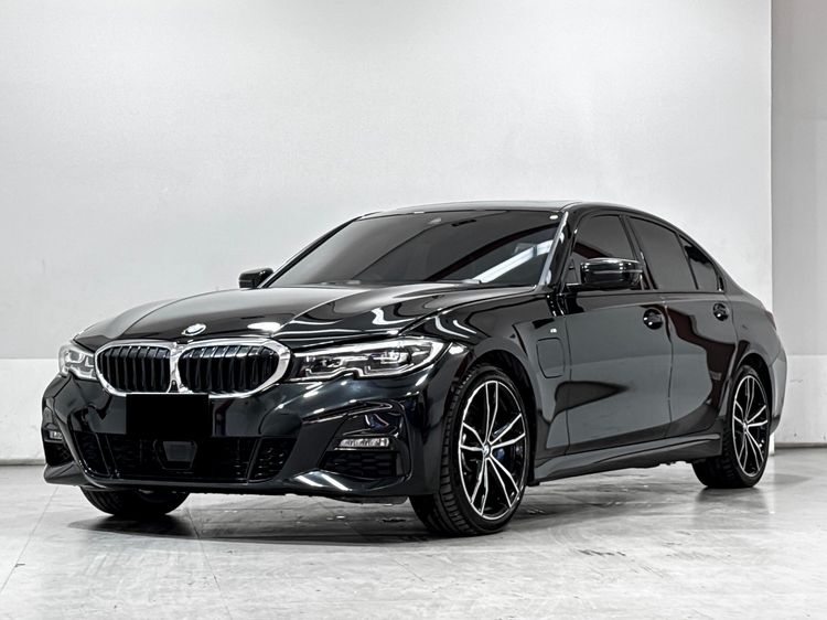 รถ BMW Series 3 330e สี ดำ