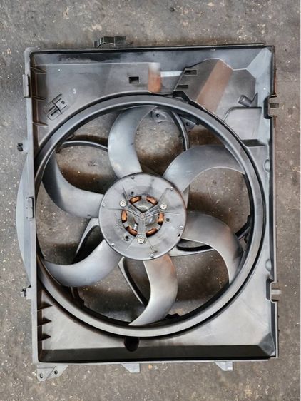 พัดลมไฟฟ้าหม้อน้ำ BMW E90 E60 E84 X1 รูปที่ 2