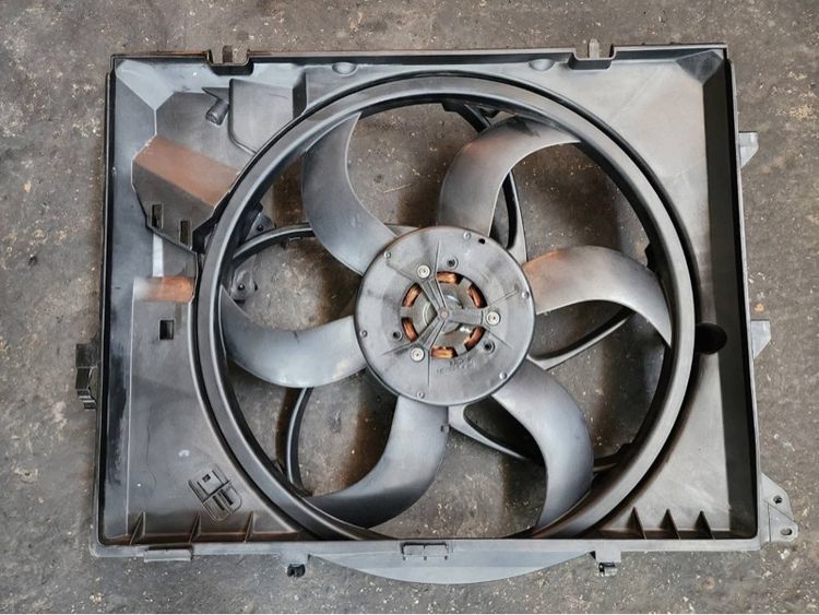 พัดลมไฟฟ้าหม้อน้ำ BMW E90 E60 E84 X1 รูปที่ 6