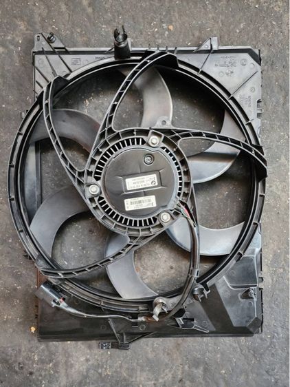 พัดลมไฟฟ้าหม้อน้ำ BMW E90 E60 E84 X1