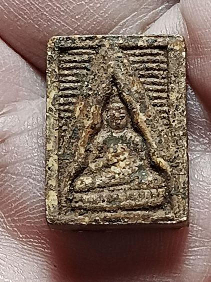 พระผงของขวัญ หลวงพ่อสด วัดปากน้ำ รุ่นเเรก มีเคลือบเชอร์เเลคเก่า พระเก่าเก็บฝังอยู่ในกระถางธูปบ้านอาแปะคนจีนเก่า เป็นความเชื่อเรื่องการบูชา รูปที่ 7