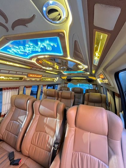 Toyota Commuter 2015 3.0 Van ดีเซล ไม่ติดแก๊ส เกียร์ธรรมดา บรอนซ์เงิน รูปที่ 3