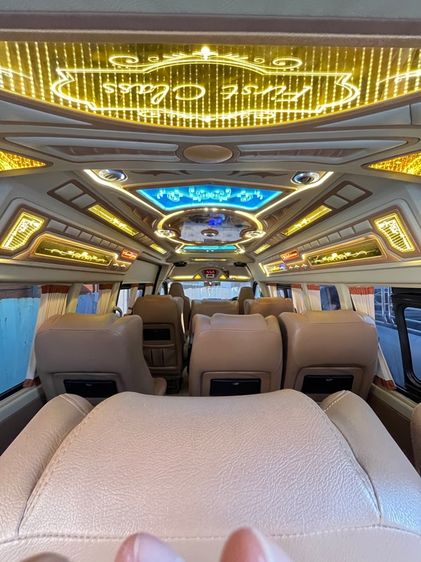 Toyota Commuter 2015 3.0 Van ดีเซล ไม่ติดแก๊ส เกียร์ธรรมดา บรอนซ์เงิน รูปที่ 4