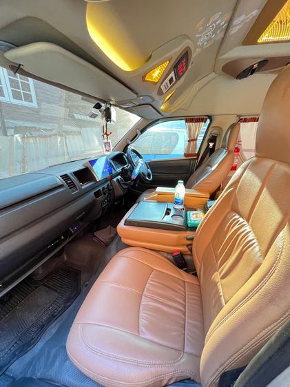 Toyota Commuter 2015 3.0 Van ดีเซล ไม่ติดแก๊ส เกียร์ธรรมดา บรอนซ์เงิน รูปที่ 2