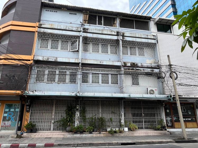 🏢 ให้เช่าตึกแถวใกล้ BTS เอกมัย 350 ม. - 3 คูหา 4 ชั้น 800 ตรม.