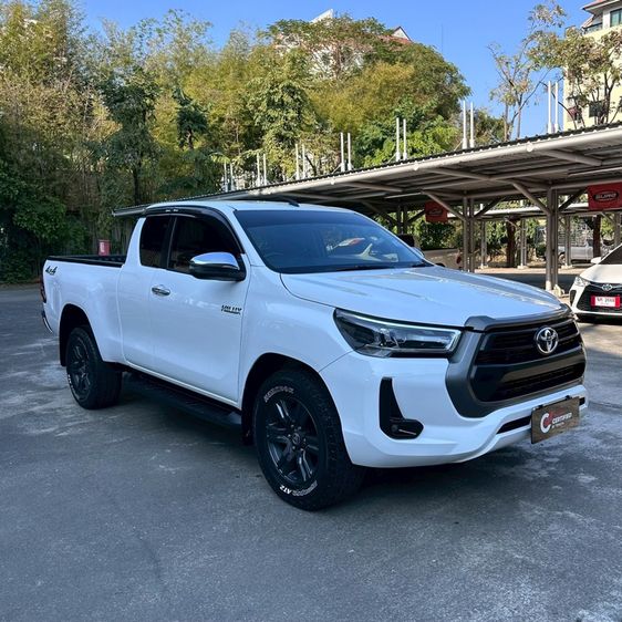 รถ Toyota Hilux Revo Smart Cab 2.4 Mid 4WD สี ขาว