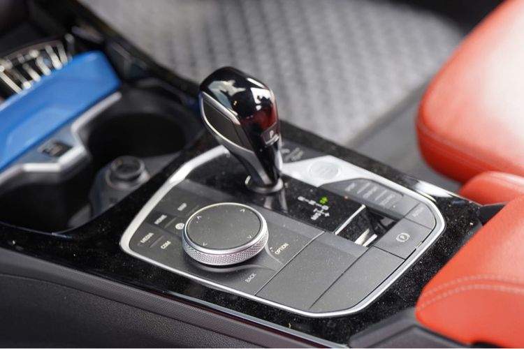 BMW Series 2 2022 220i Sedan เบนซิน เกียร์อัตโนมัติ ขาว รูปที่ 2