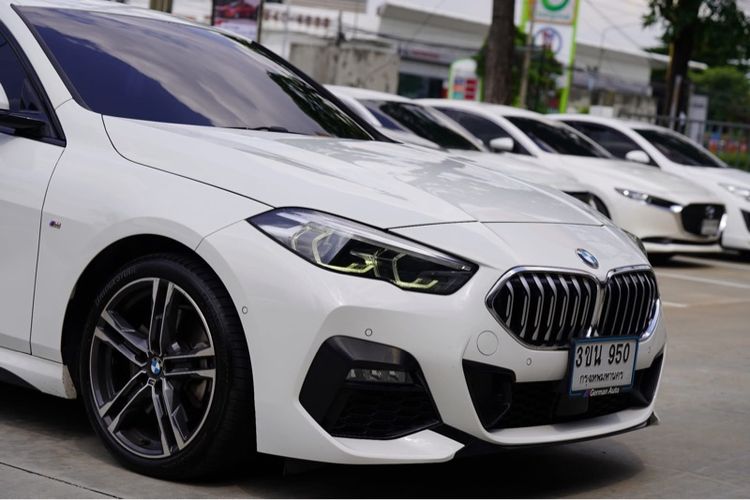 BMW Series 2 2022 220i Sedan เบนซิน เกียร์อัตโนมัติ ขาว รูปที่ 3