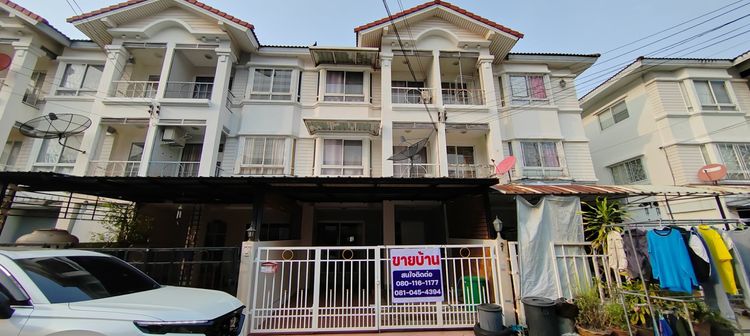 ขายทาวน์โฮม 3 ชั้น ทำเลทองนวลจันทร์-นวมินทร์ ทะลุออกได้ทุกทาง