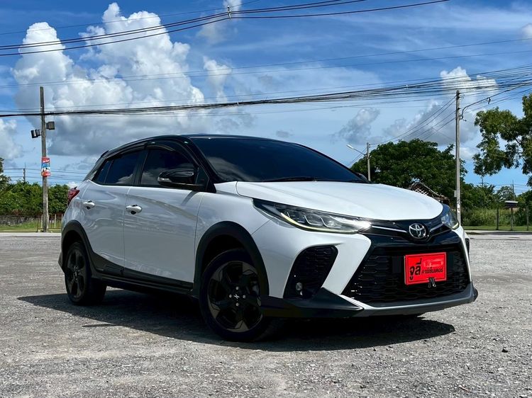Toyota Yaris 2021 1.2 Sport Premium X Sedan เบนซิน ไม่ติดแก๊ส เกียร์อัตโนมัติ ขาว รูปที่ 2