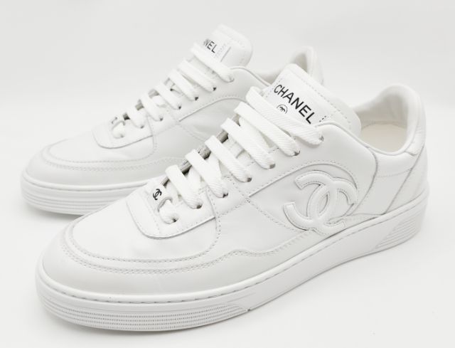 Chanel Calfskin CC Sneakers White
Used Like New รูปที่ 12