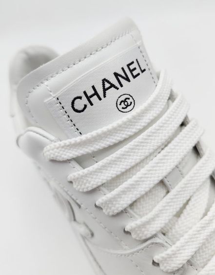 Chanel Calfskin CC Sneakers White
Used Like New รูปที่ 7