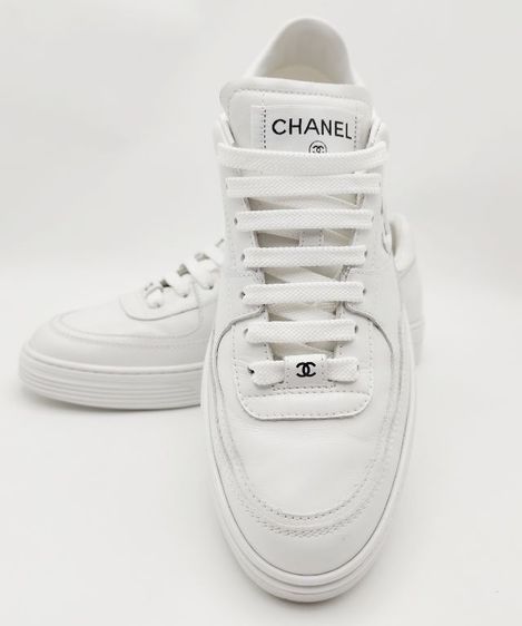 Chanel Calfskin CC Sneakers White
Used Like New รูปที่ 9
