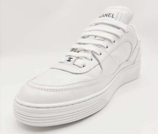 Chanel Calfskin CC Sneakers White
Used Like New รูปที่ 6