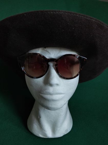 ขอขายแว่นตากันแดด Unisex แบรนด์ Oscar X Frank รุ่น Club lebah 008BH แท้ แว่นตานี้ขึ้นชื่อในออสเตรเลียขนาดหน้ากว้าง 14ซม.ก้านยาว 14ซม.  รูปที่ 2