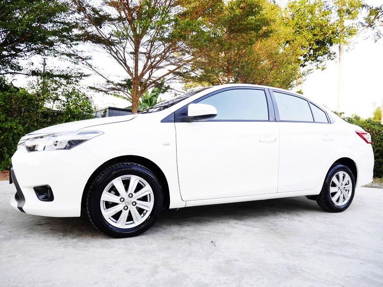 รถ Toyota Vios 1.5 E สี ขาว