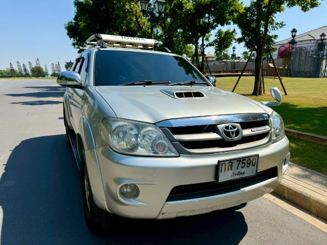 รถ Toyota Fortuner 3.0 G 4WD สี บรอนซ์เงิน