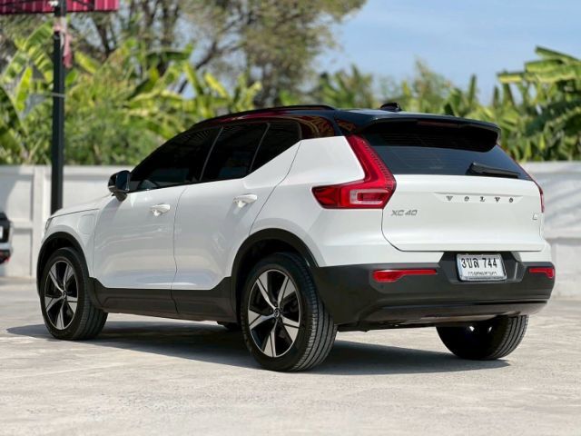 Volvo XC40 2023 Recharge 1.5 T5 R-Design Expression ปลั๊กอินไฮบริด (PHEV) เกียร์อัตโนมัติ ขาว รูปที่ 2