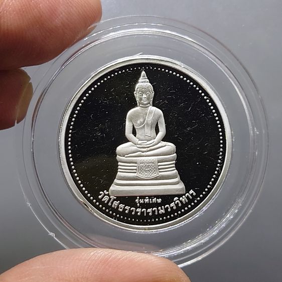 เหรียญหลวงพ่อโสธร หลังสมเด็จพระเจ้าตากสินมหาราช รุ่นพิเศษ (รุ่นสร้างหอการค้า) เนื้อเงินขัดเงา ขนาด 3 ซม วัดโสธรวรารามวรวิหาร จ.ฉะเชิงเทรา ปี